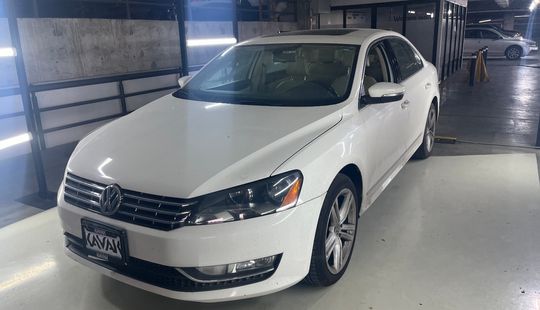 Volkswagen • Passat