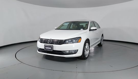 Volkswagen • Passat