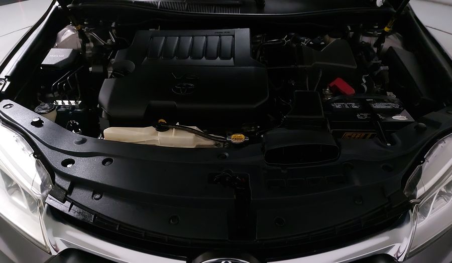 Toyota Camry 3.5 XLE V6 6AT Sedan 2015