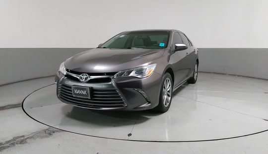 Toyota • Camry