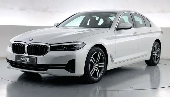 BMW 520i Joy Edition-2022