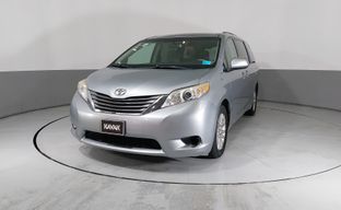 Toyota • Sienna