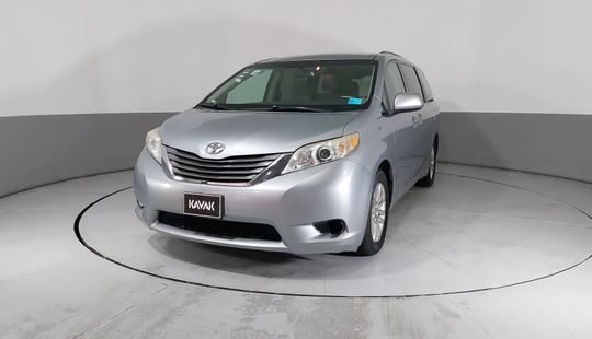 Toyota • Sienna