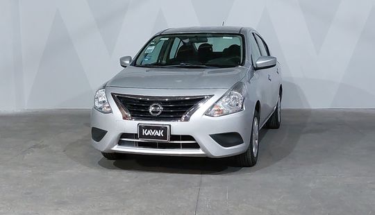 Nissan • Versa