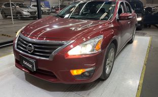 Nissan • Altima