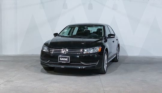 Volkswagen • Passat