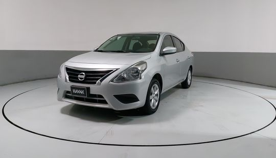 Nissan • Versa