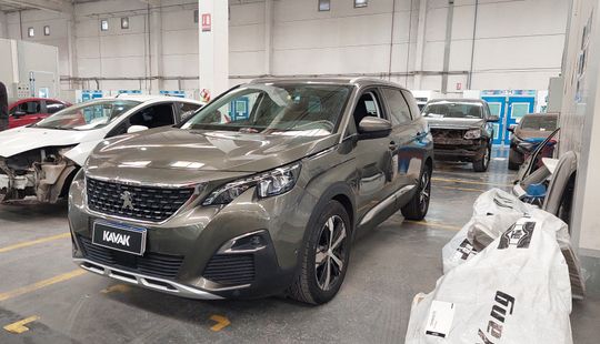 Peugeot • 5008