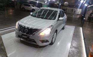 Nissan • Versa