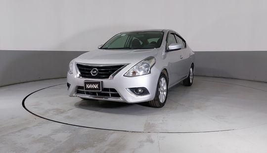 Nissan • Versa