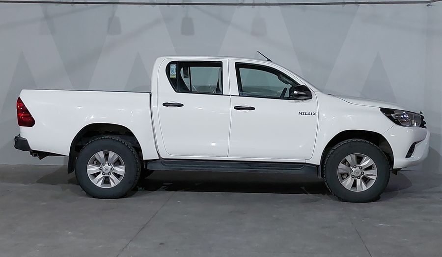 Toyota Hilux 2.7 DOBLE CABINA SR DCAB MID Pickup 2017