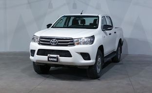 Toyota • Hilux