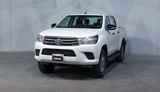 Toyota • Hilux