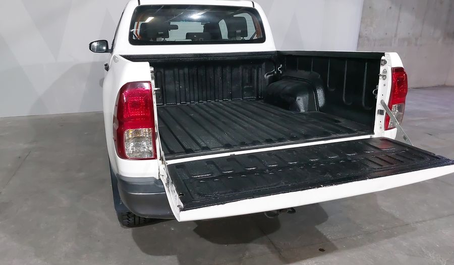 Toyota Hilux 2.7 DOBLE CABINA SR DCAB MID Pickup 2017