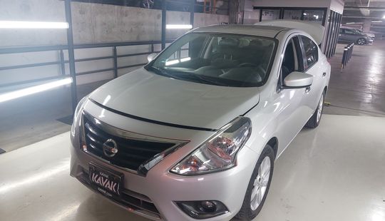 Nissan • Versa