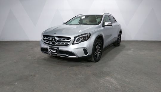 Mercedes Benz • Clase GLA