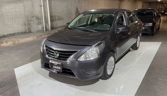 Nissan • Versa