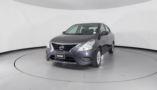 Nissan • Versa