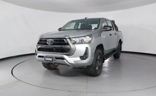 Toyota • Hilux