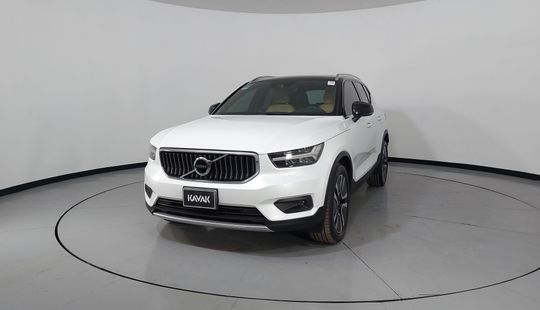 Volvo • XC40