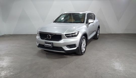 Volvo • XC40