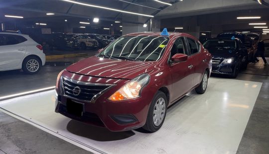 Nissan • Versa