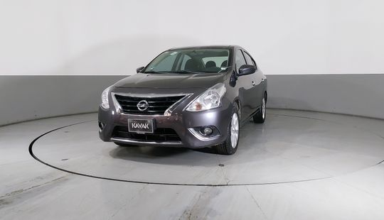 Nissan • Versa