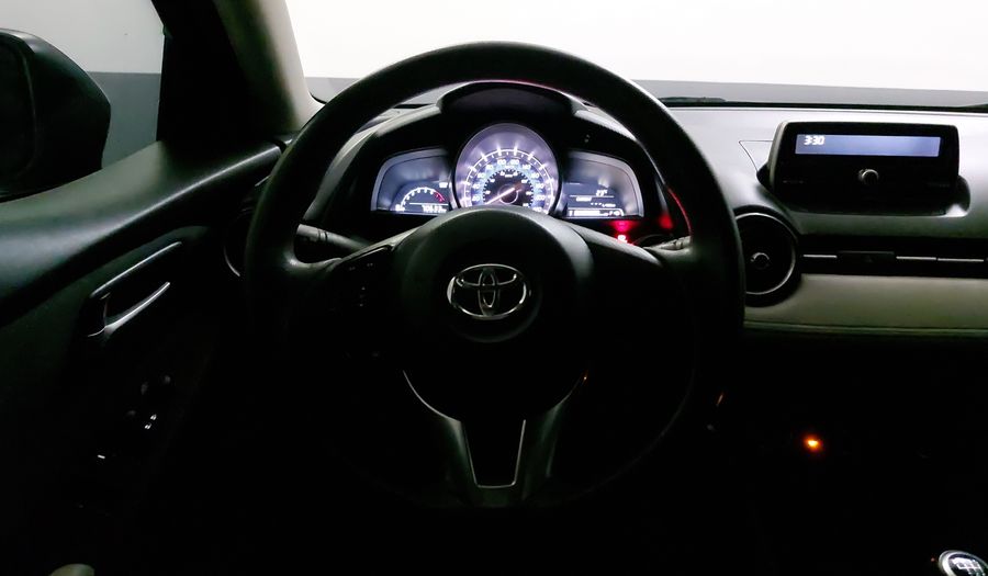 Toyota Yaris 1.5 R MID MT Sedan 2016