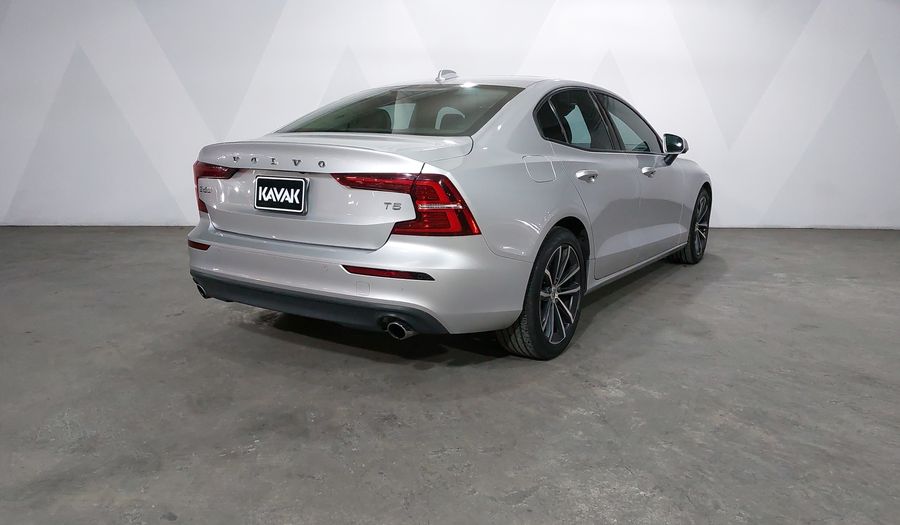 Volvo S60 2.0 T5 MOMENTUM AUTO Sedan 2021