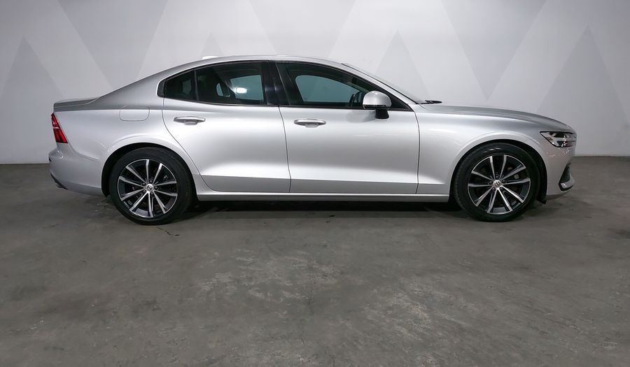 Volvo S60 2.0 T5 MOMENTUM AUTO Sedan 2021