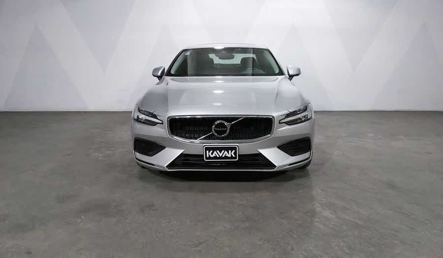 Volvo S60 2.0 T5 MOMENTUM AUTO Sedan 2021