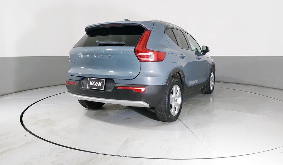 Volvo Xc40 2.0 T4 MOMENTUM AUTO Suv 2021