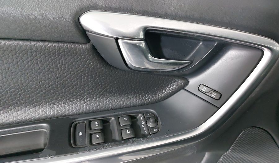 Volvo S60 2.0 T5 KINETIC AT Sedan 2012