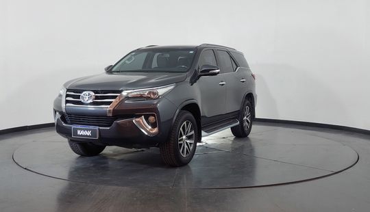 Toyota SW4 2.8 SRX AT 4x4-2017