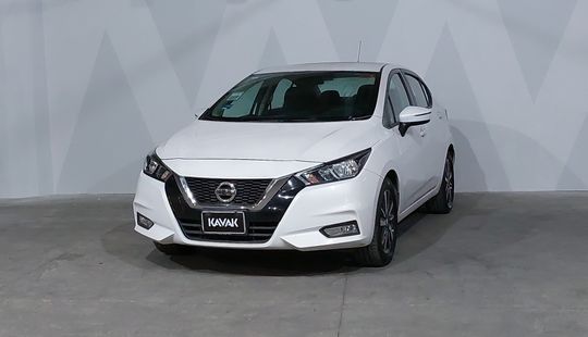 Nissan • Versa