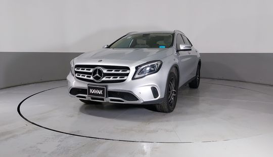 Mercedes Benz • Clase GLA