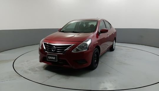 Nissan • Versa