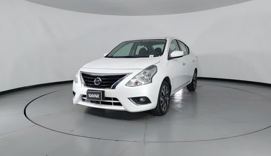 Nissan • Versa