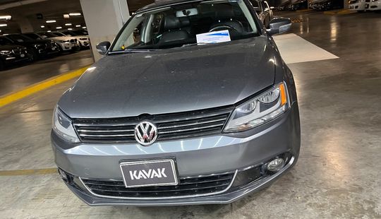 Volkswagen • Jetta