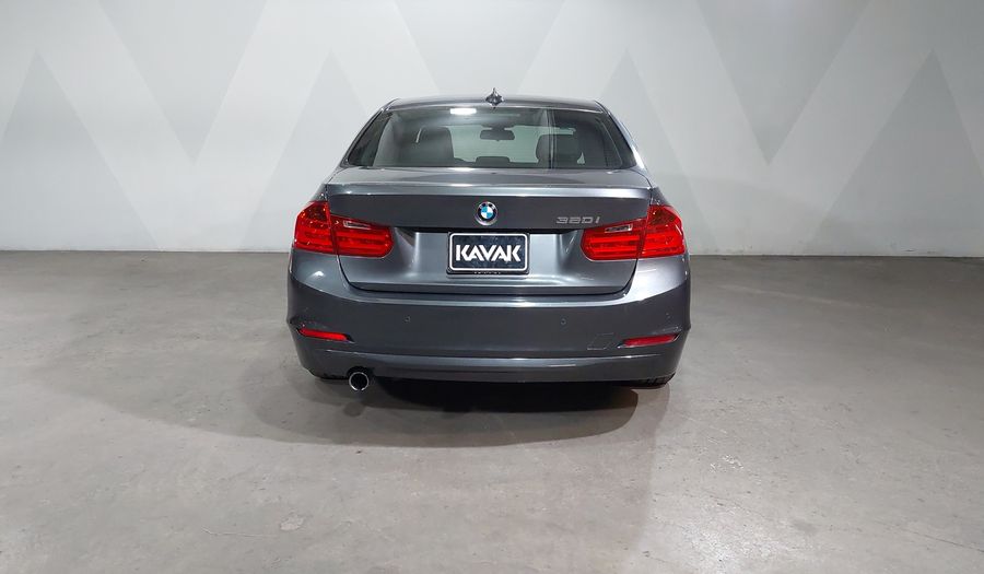 Bmw Serie 3 2.0 320IA Sedan 2013