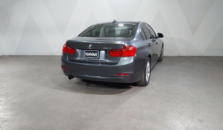 Bmw Serie 3 2.0 320IA Sedan 2013