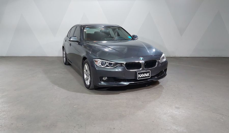 Bmw Serie 3 2.0 320IA Sedan 2013