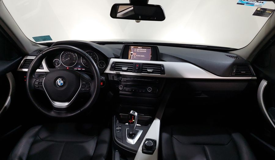 Bmw Serie 3 2.0 320IA Sedan 2013