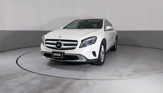 Mercedes Benz • Clase GLA