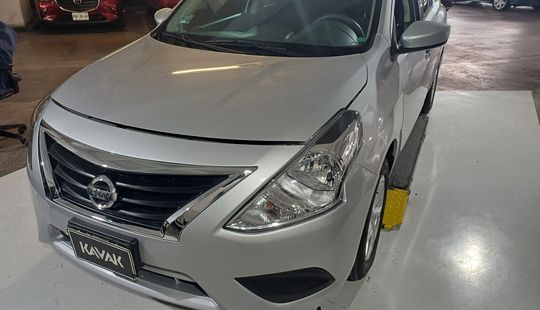 Nissan • Versa