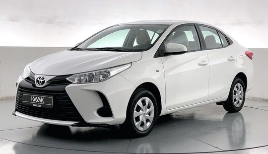 Toyota Yaris SE / E-2021