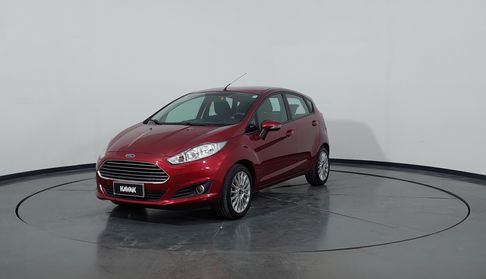 Ford Fiesta Kinetic Design 1.6 SE MT Hatchback 2015