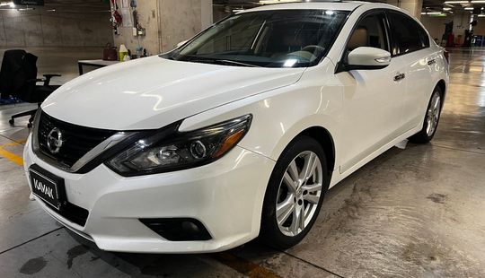 Nissan • Altima