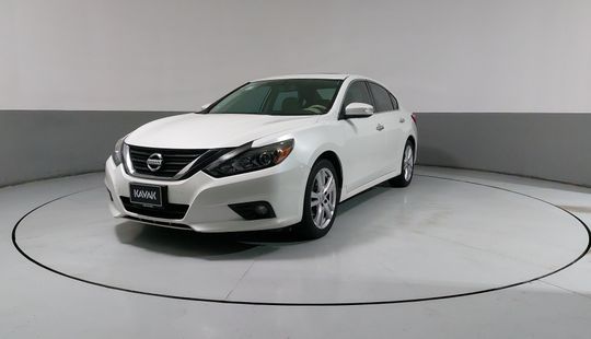 Nissan • Altima