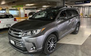 Toyota • Highlander